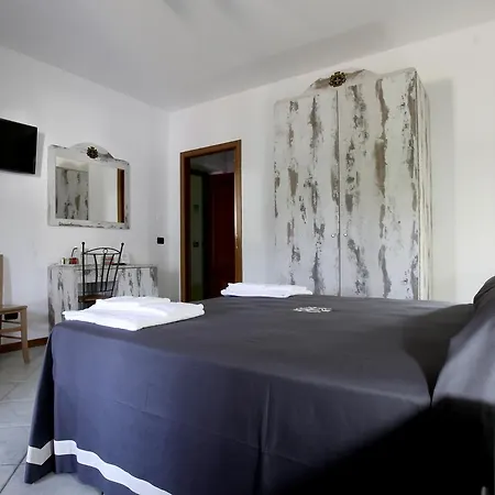 Luxury Vittorio Emanuele Ii 3* ليباري